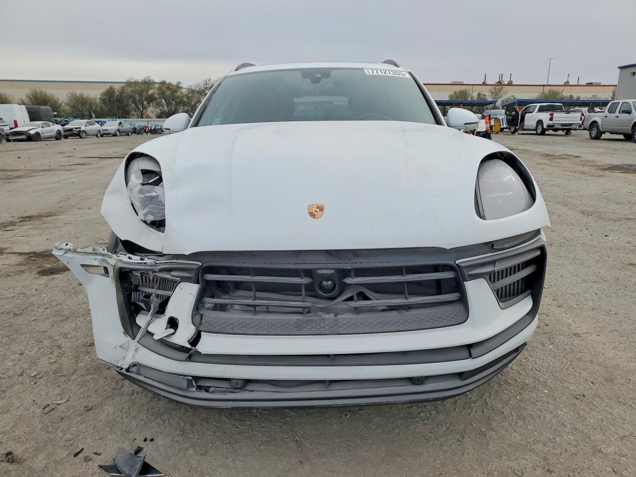 2025 PORSCHE Macan