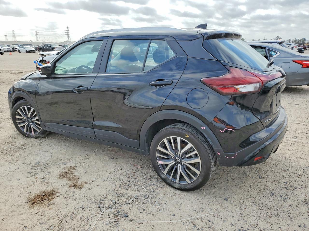 2024 NISSAN KICKS