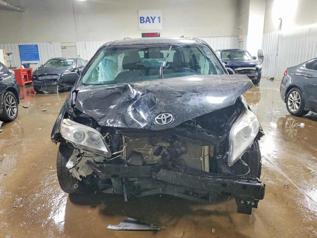 2016 TOYOTA SIENNA