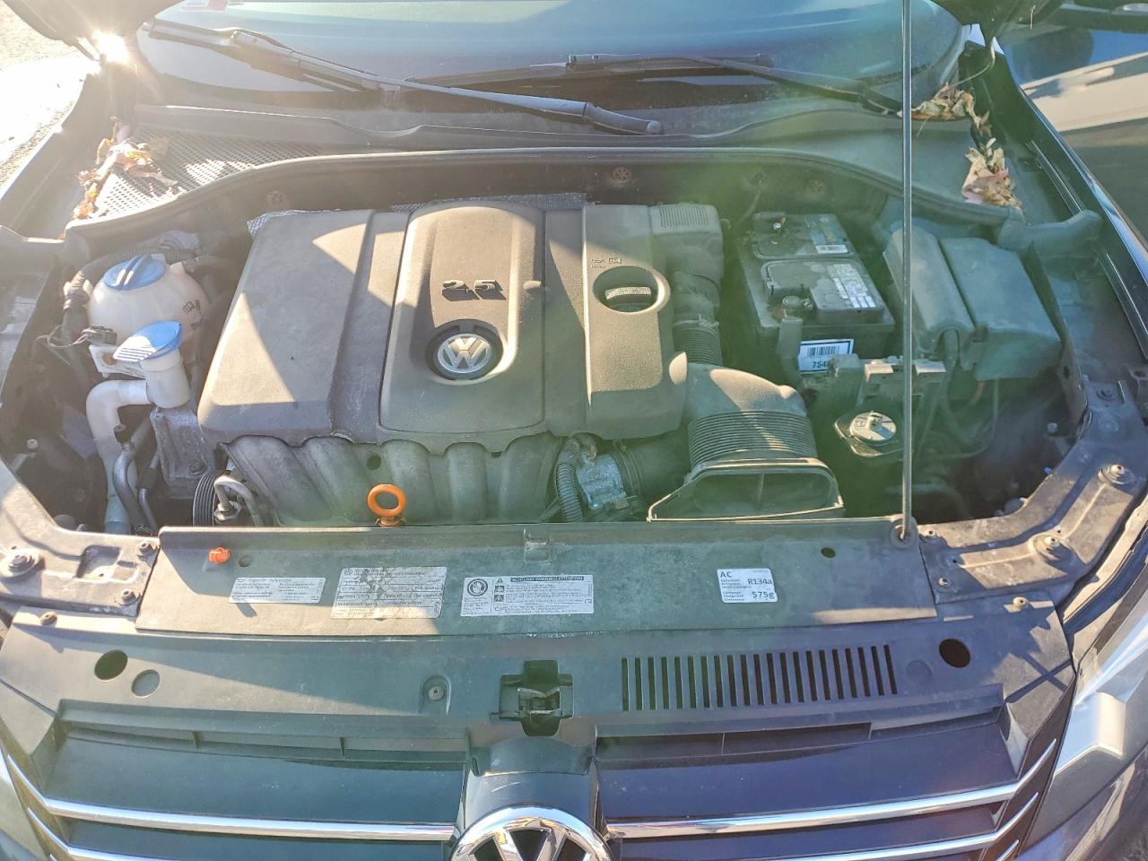 2012 VOLKSWAGEN Passat