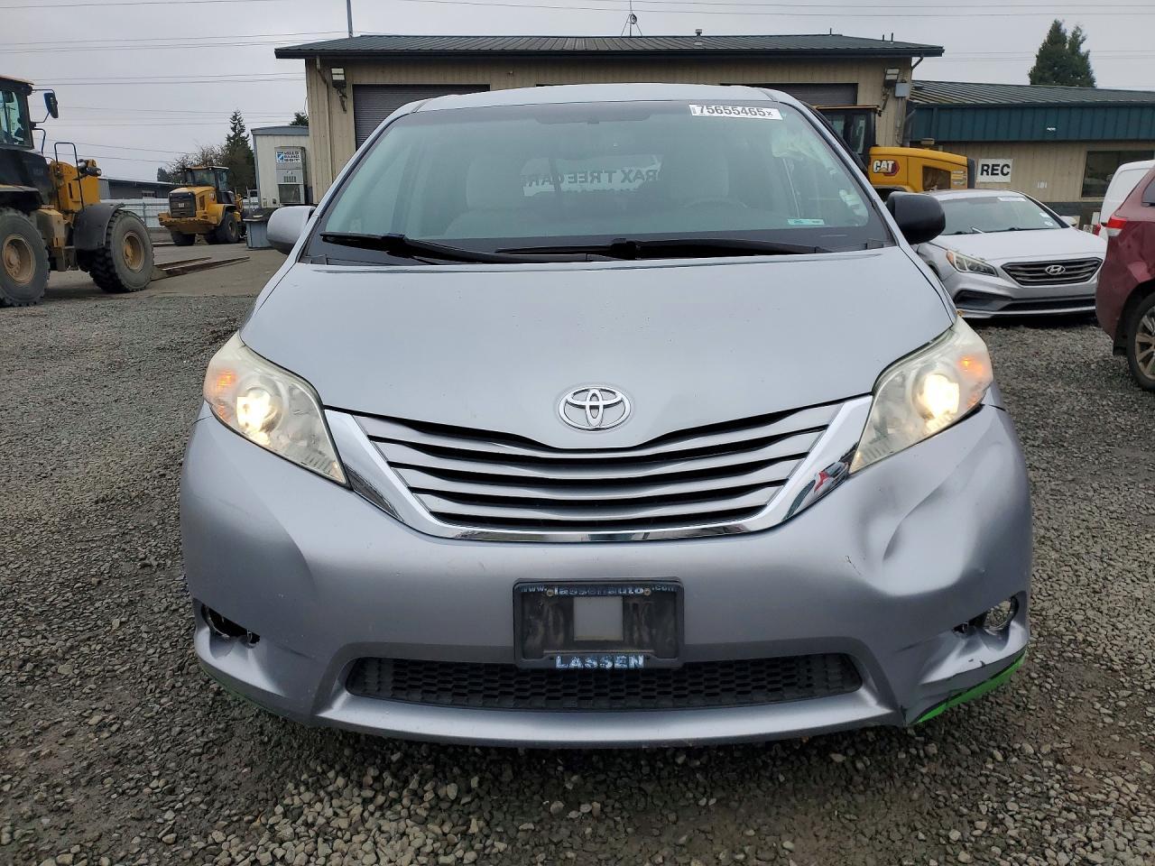 2016 TOYOTA SIENNA