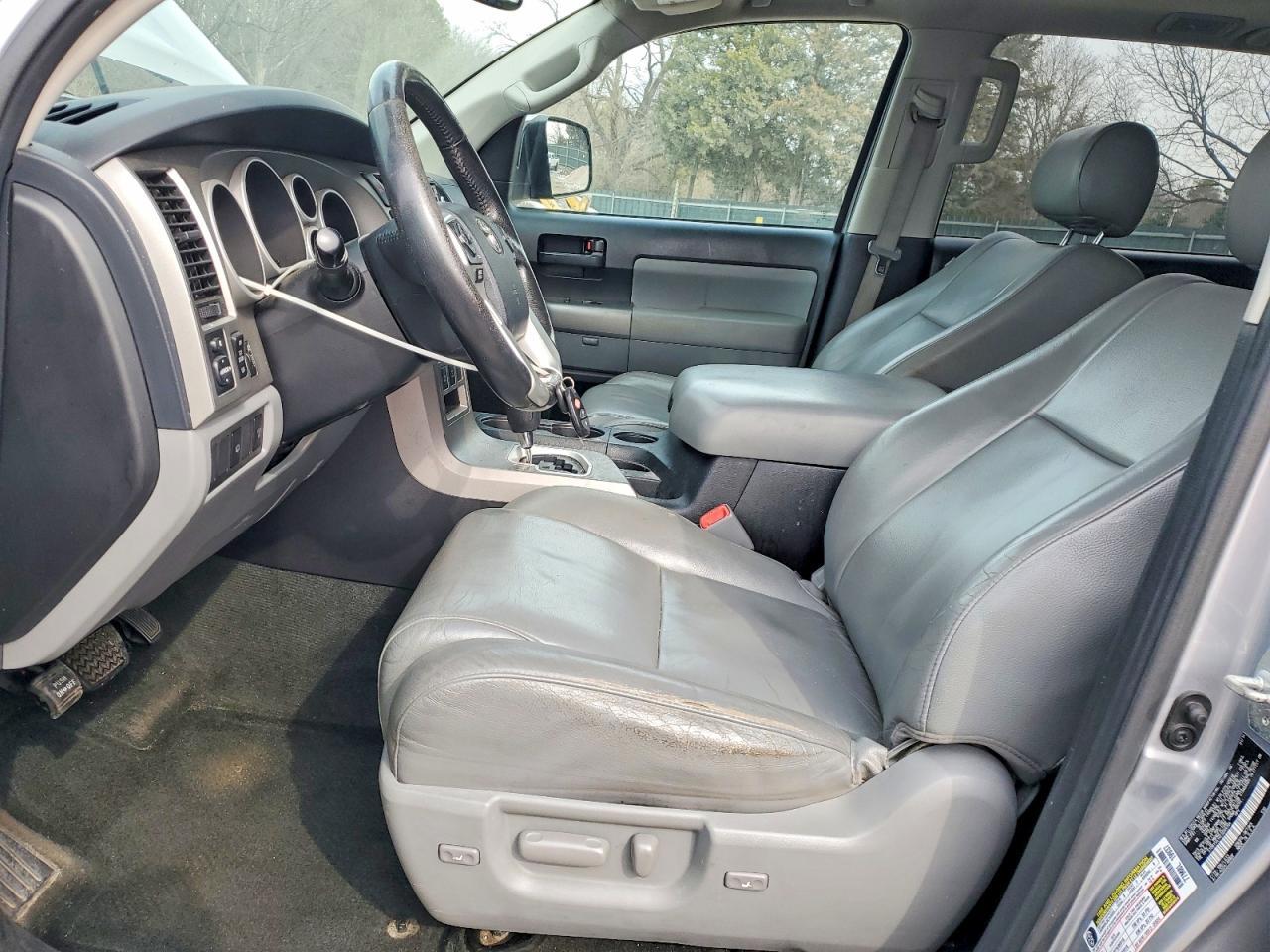 2014 TOYOTA Sequoia