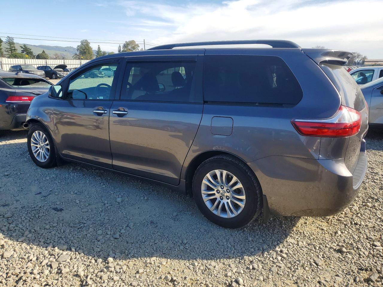 2015 TOYOTA SIENNA