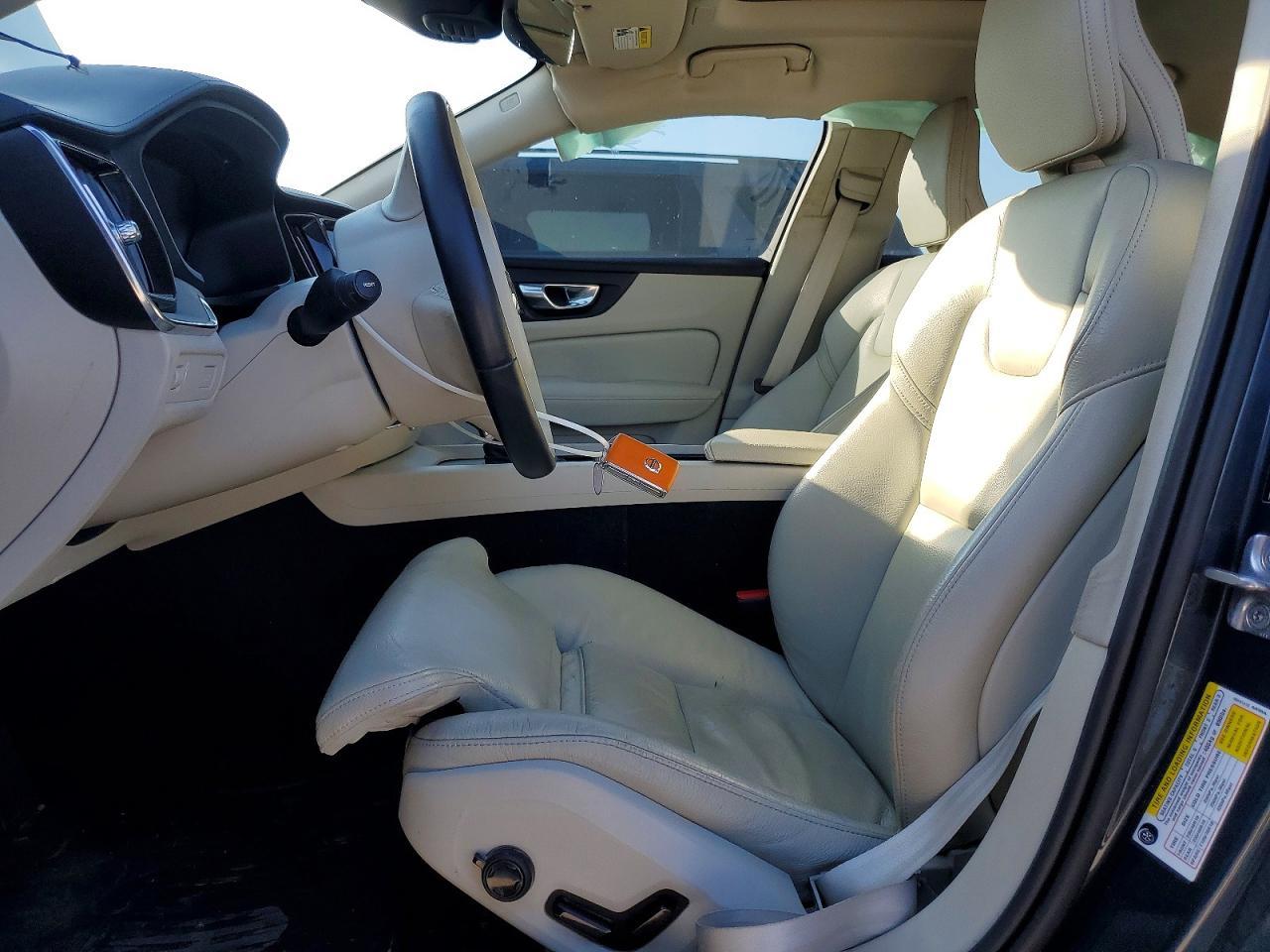 2021 VOLVO S60