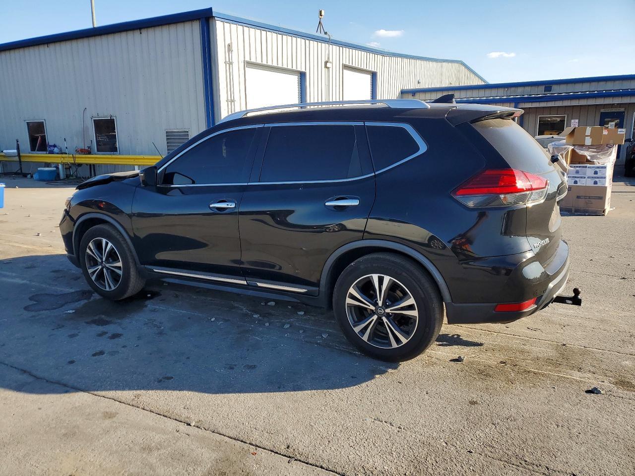 2017 NISSAN ROGUE