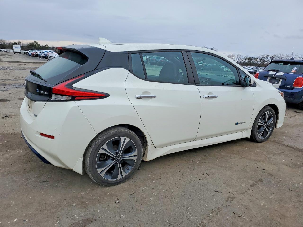 2018 NISSAN LEAF