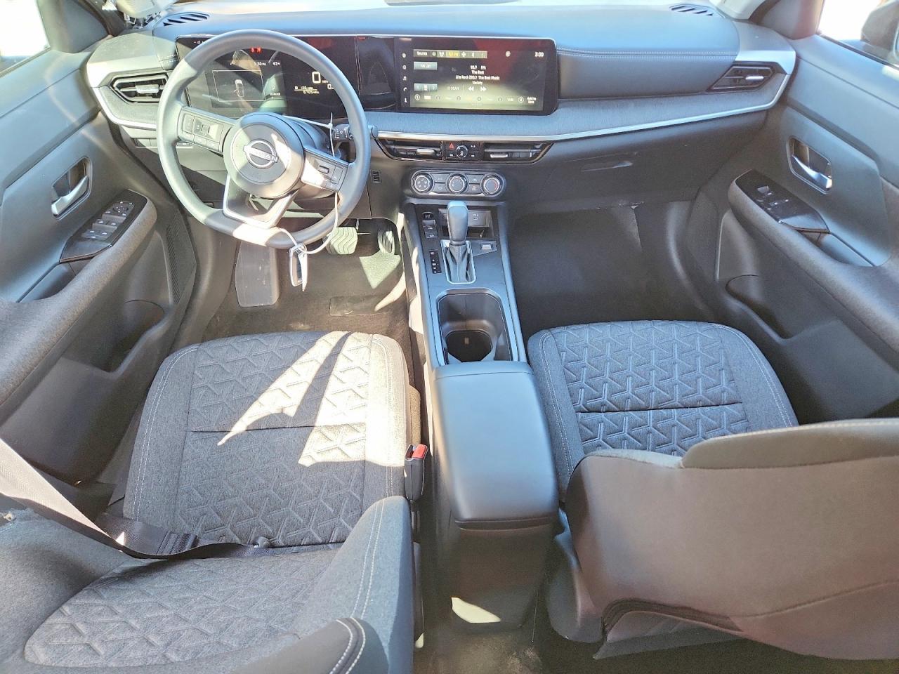 2025 NISSAN KICKS
