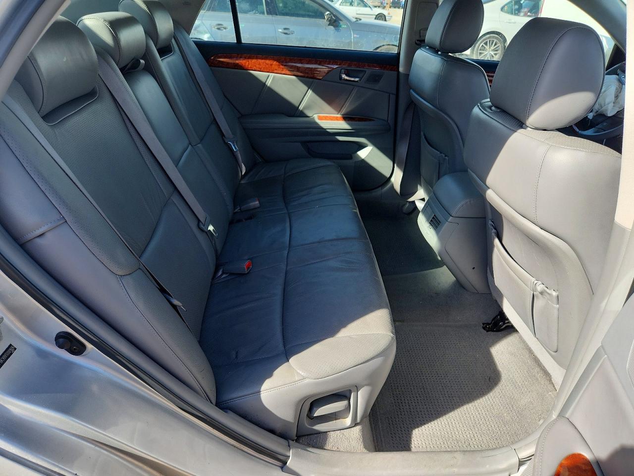 2005 TOYOTA Avalon