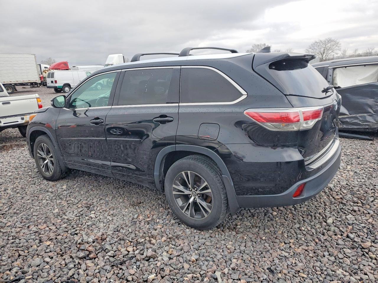 2016 TOYOTA HIGHLANDER