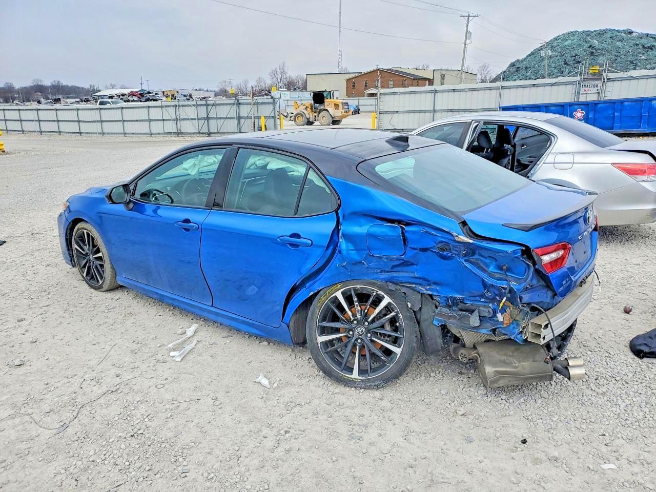 2018 TOYOTA CAMRY