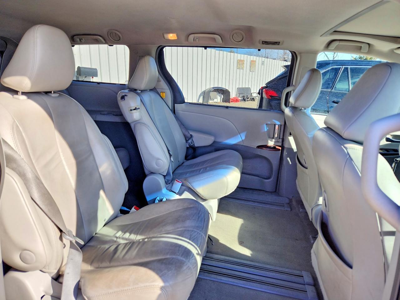 2013 TOYOTA SIENNA