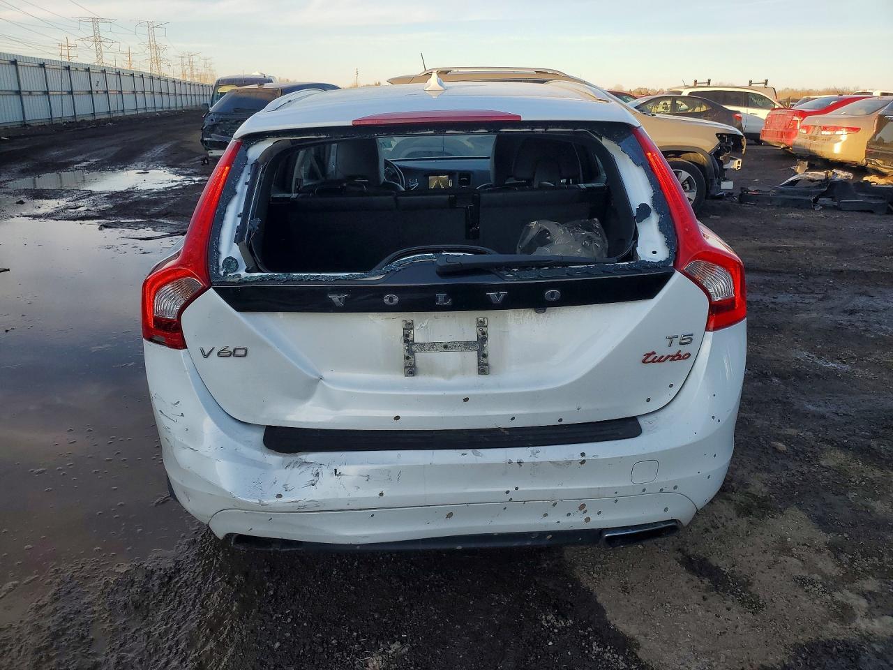 2017 VOLVO V60
