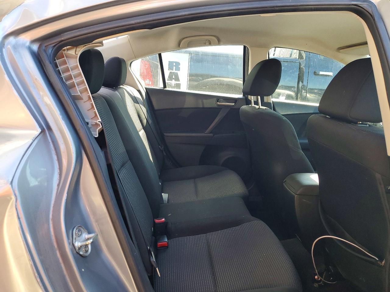 2013 MAZDA 3