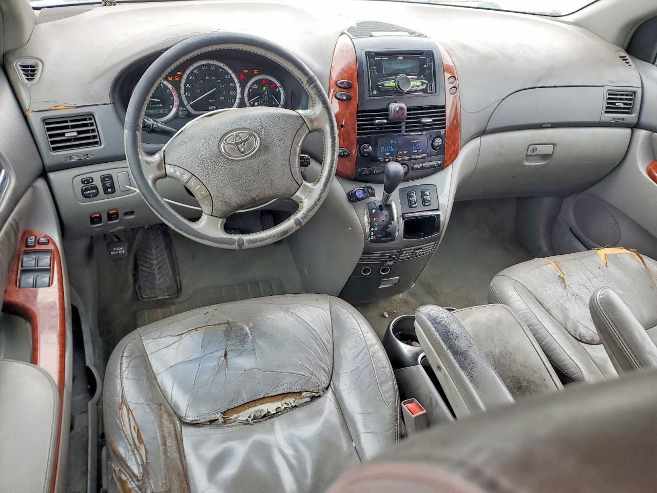 2004 TOYOTA SIENNA