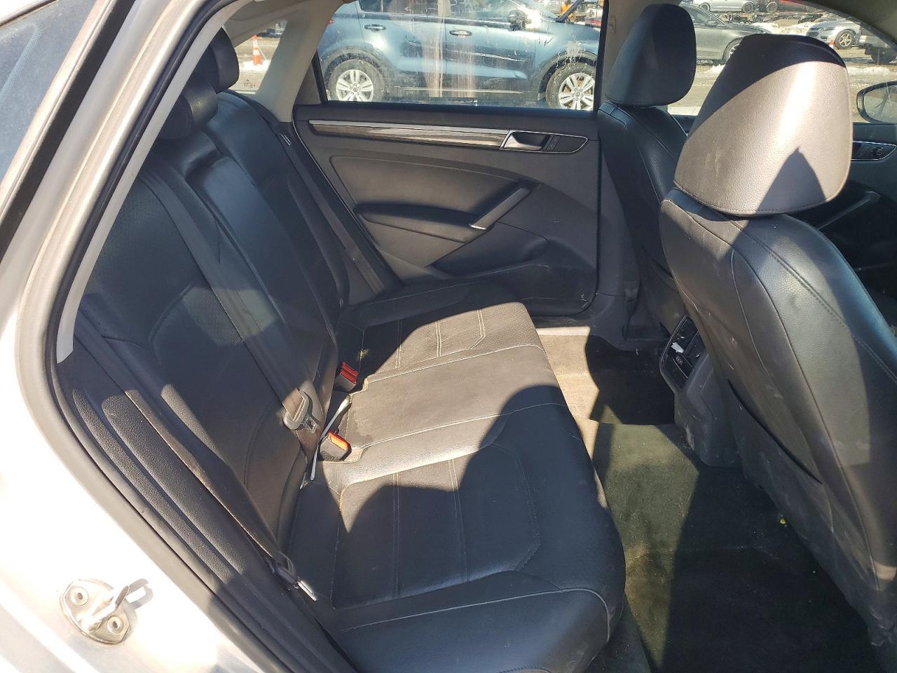 2016 VOLKSWAGEN Passat