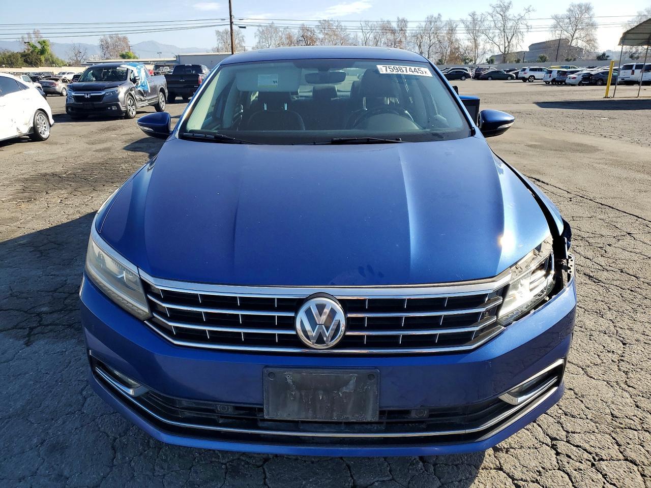 2017 VOLKSWAGEN Passat