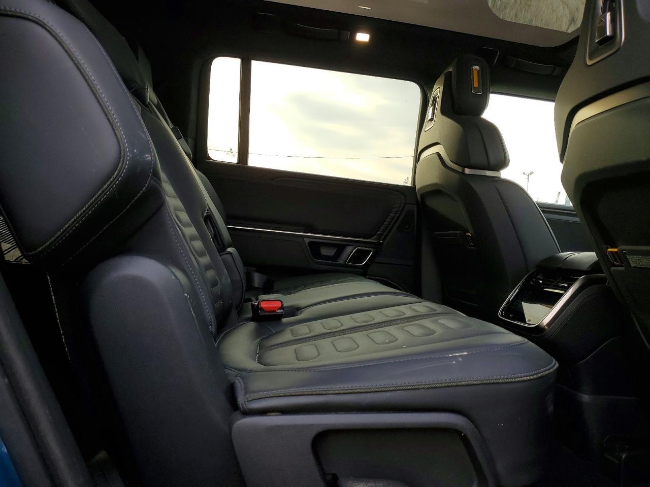 2023 RIVIAN R1s