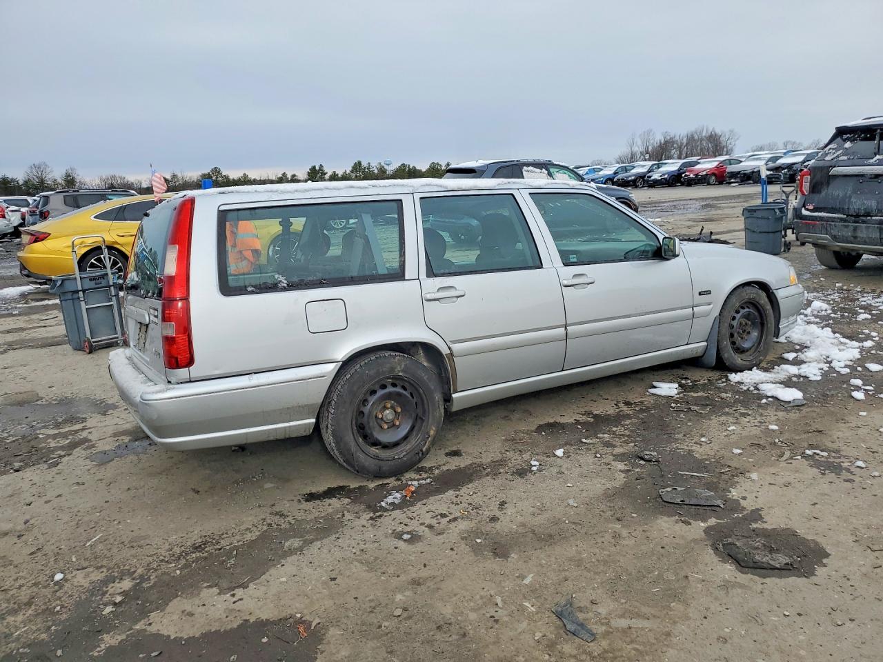 1998 VOLVO V70