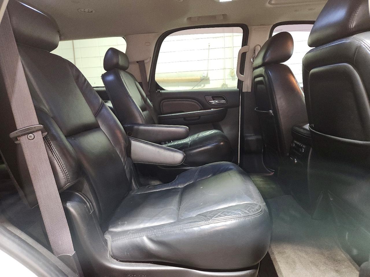 2010 CADILLAC ESCALADE