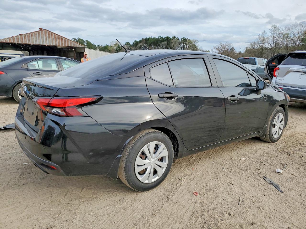 2020 NISSAN VERSA