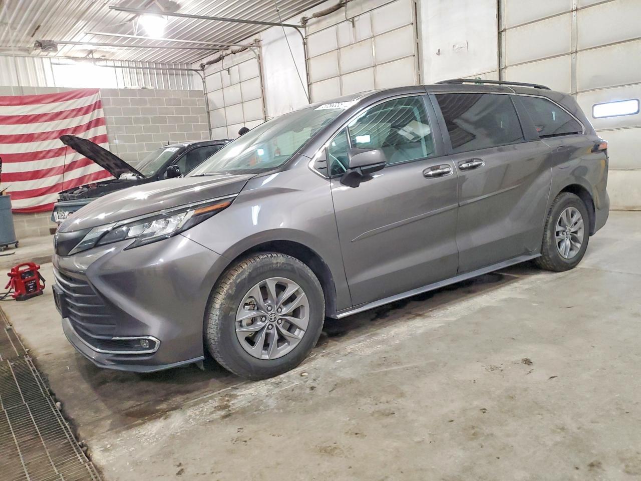 2023 TOYOTA SIENNA