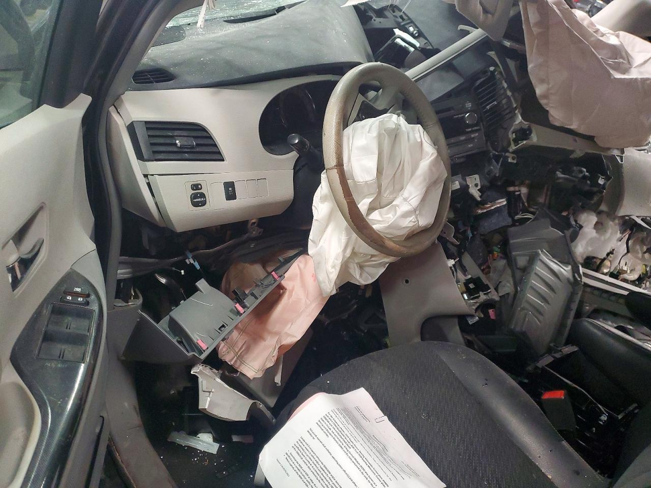 2014 TOYOTA SIENNA