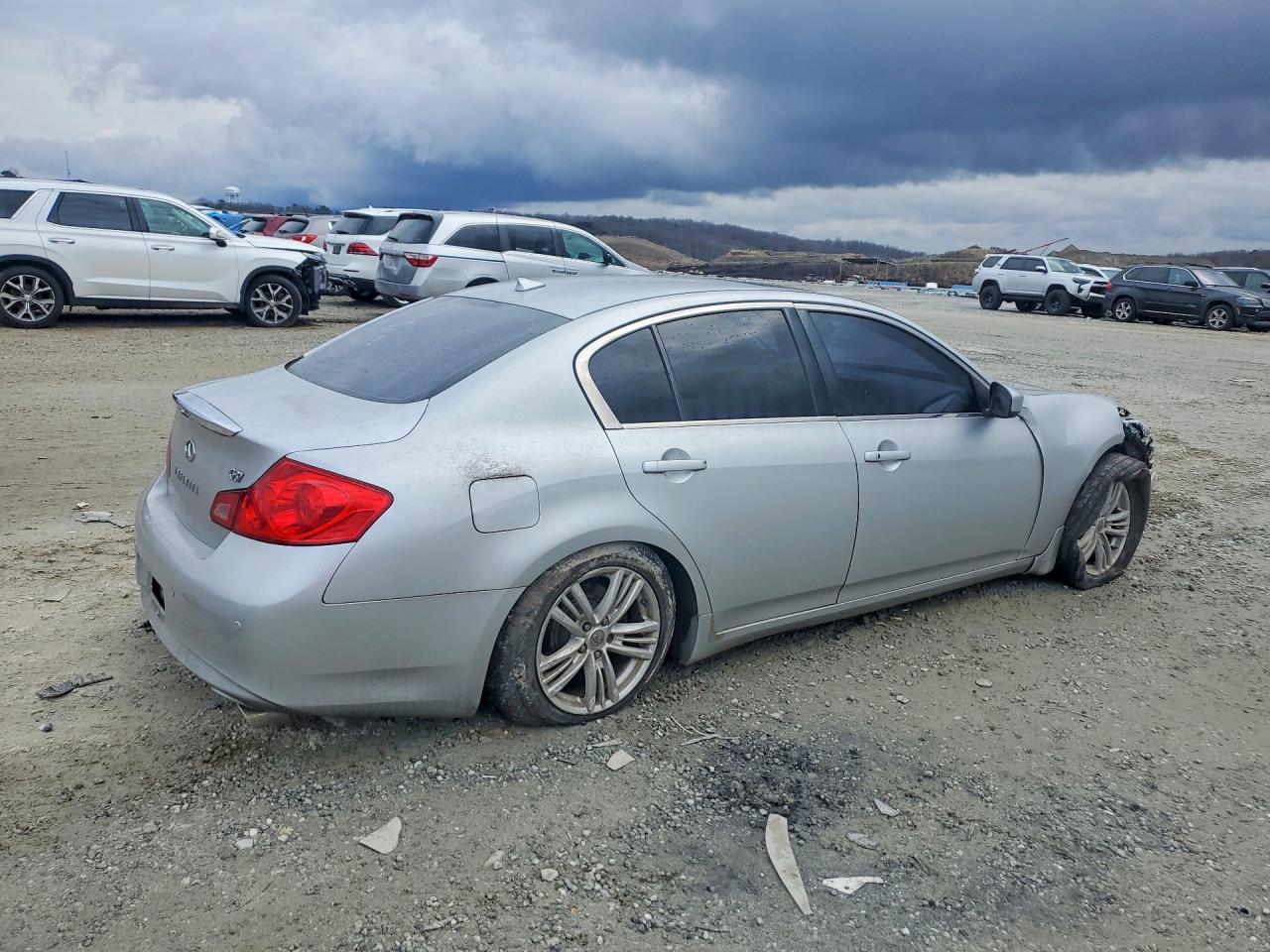 2011 INFINITI G37