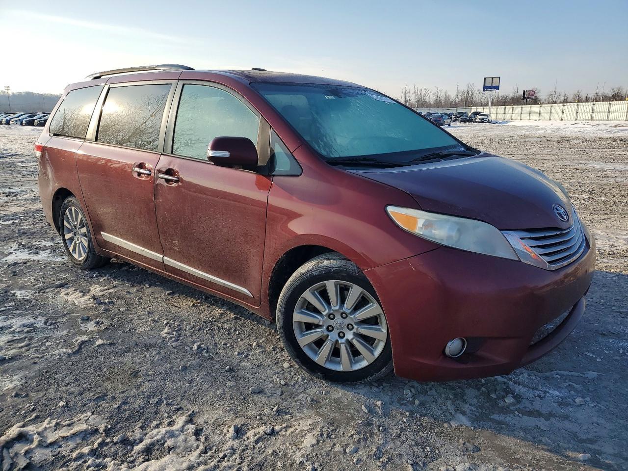 2014 TOYOTA SIENNA