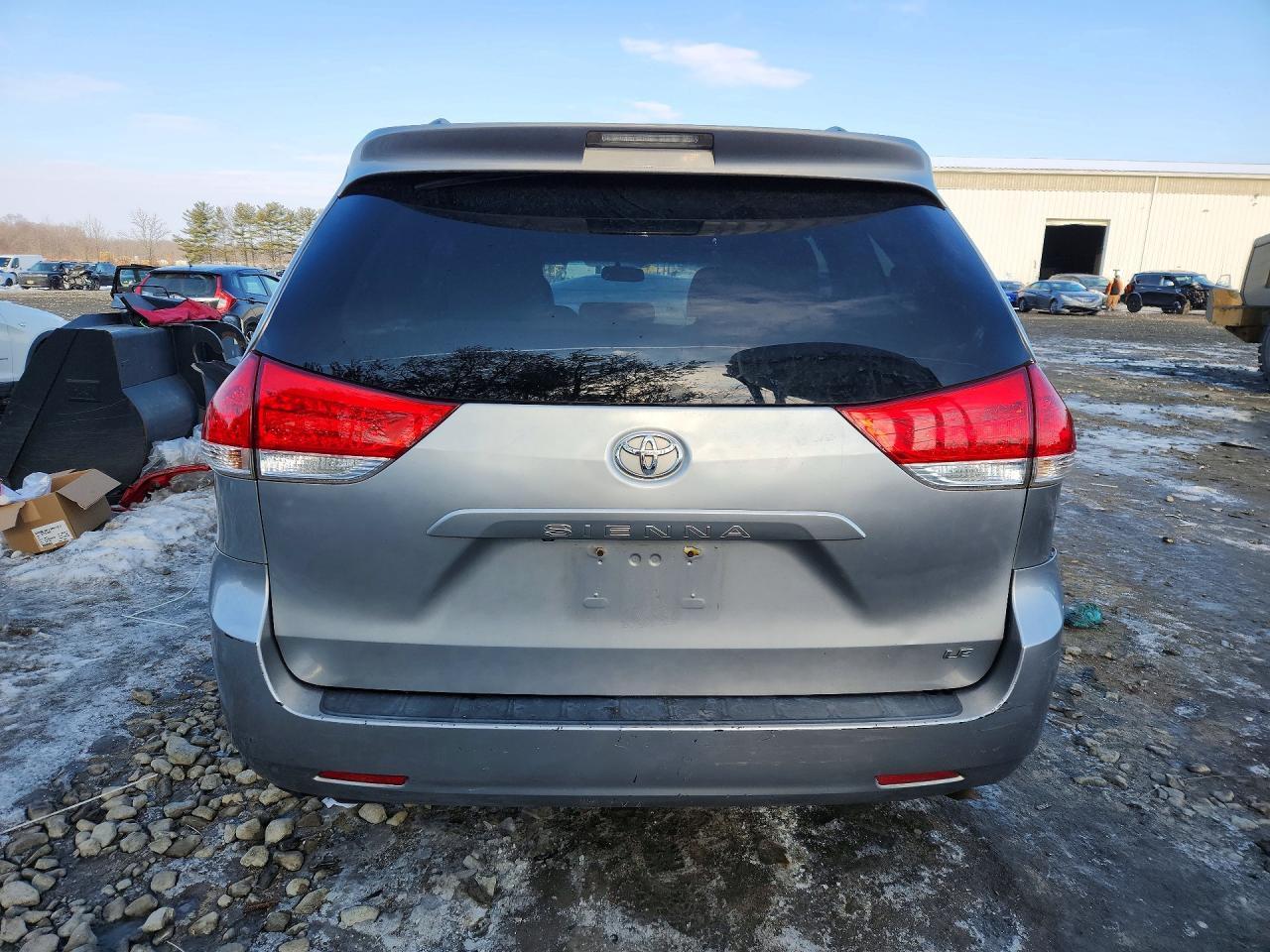 2012 TOYOTA SIENNA