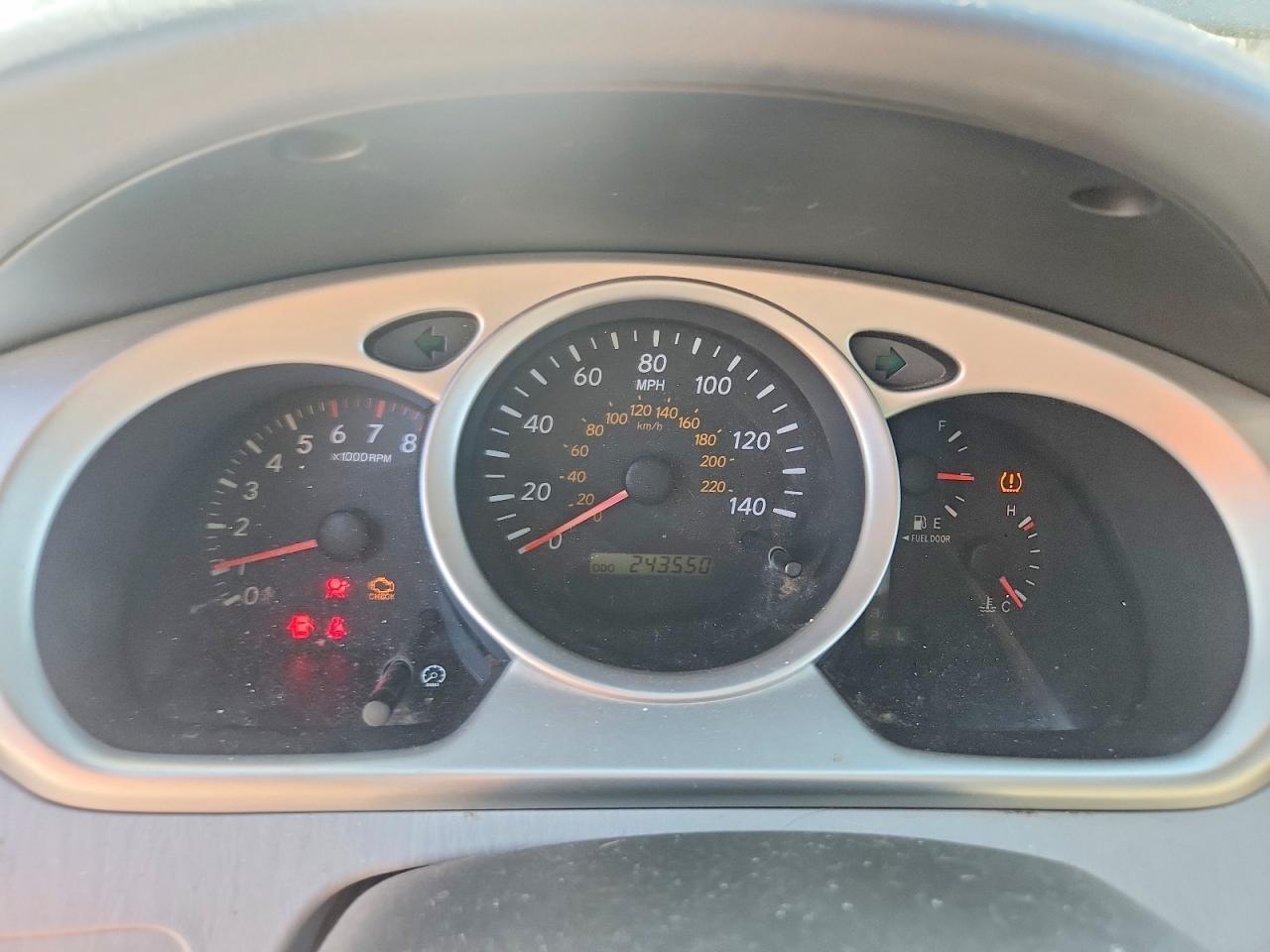 2004 TOYOTA HIGHLANDER