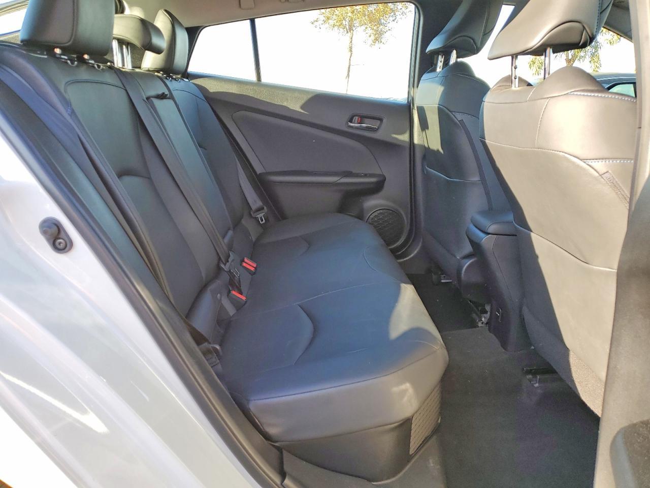 2016 TOYOTA PRIUS