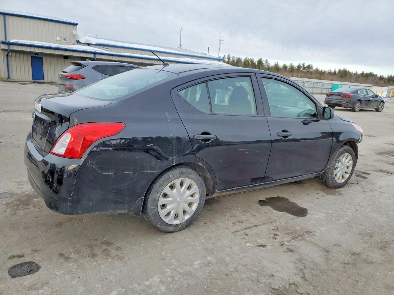 2015 NISSAN VERSA