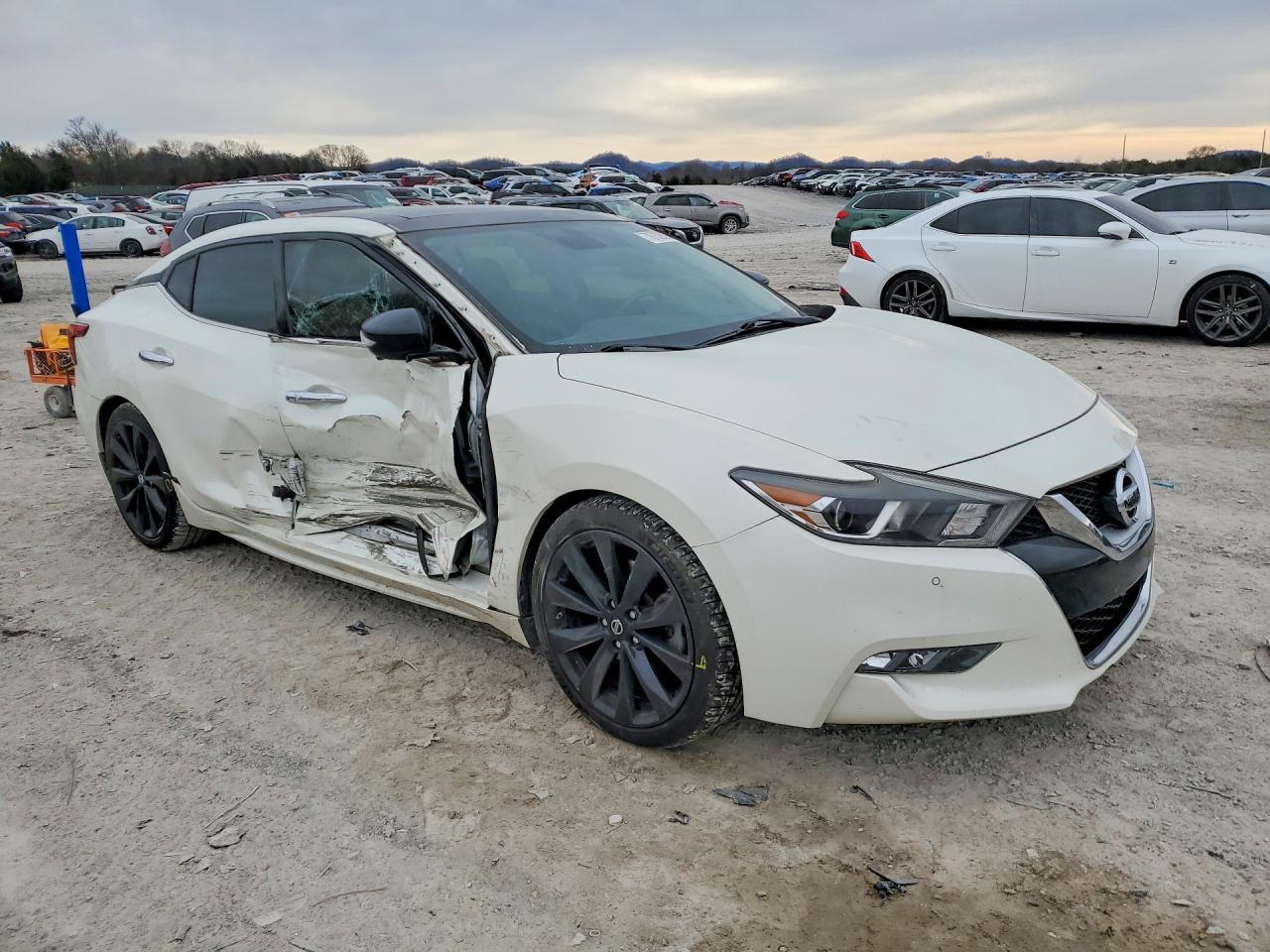 2017 NISSAN Maxima