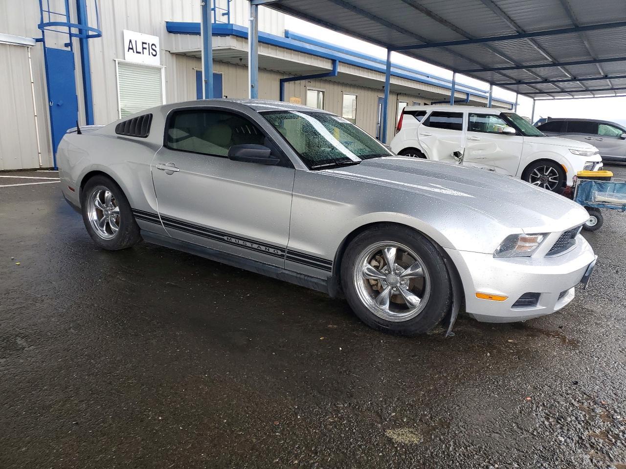 2011 FORD MUSTANG