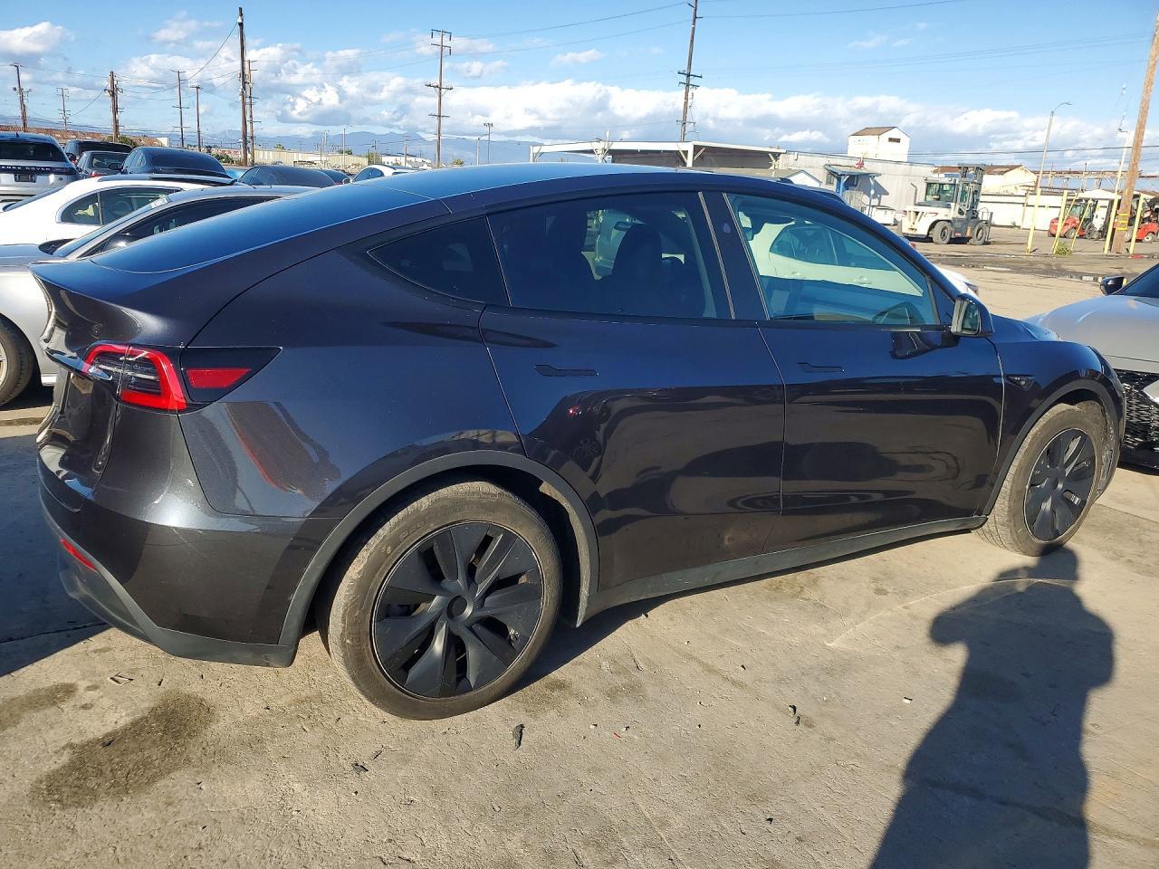 2024 TESLA MODEL Y