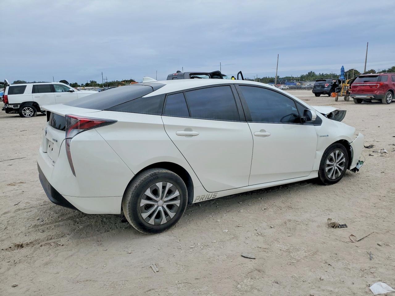 2016 TOYOTA PRIUS