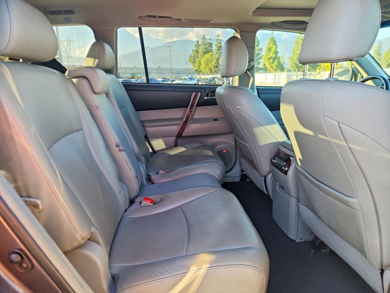 2013 TOYOTA HIGHLANDER