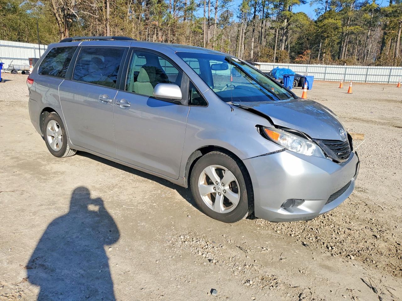 2012 TOYOTA SIENNA