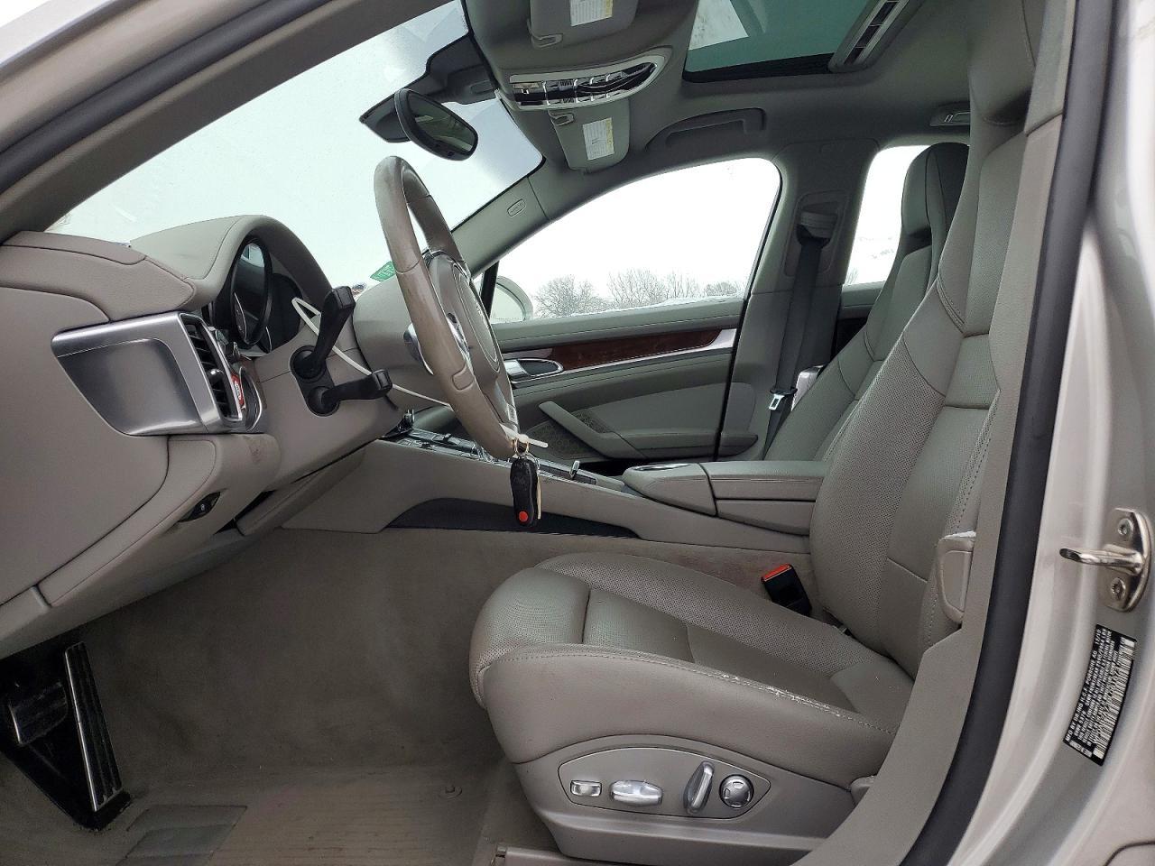 2011 PORSCHE Panamera