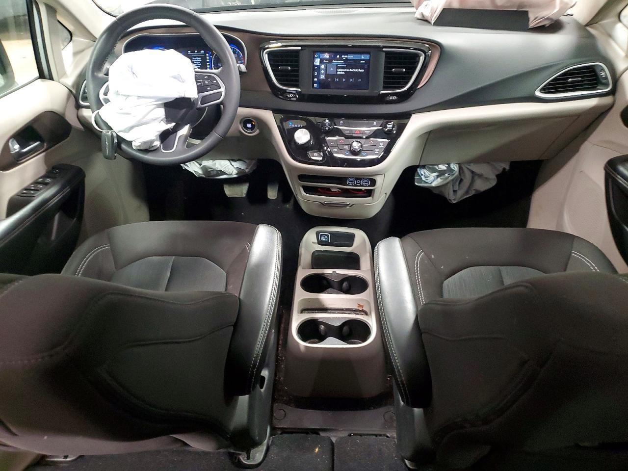 2023 CHRYSLER Voyager