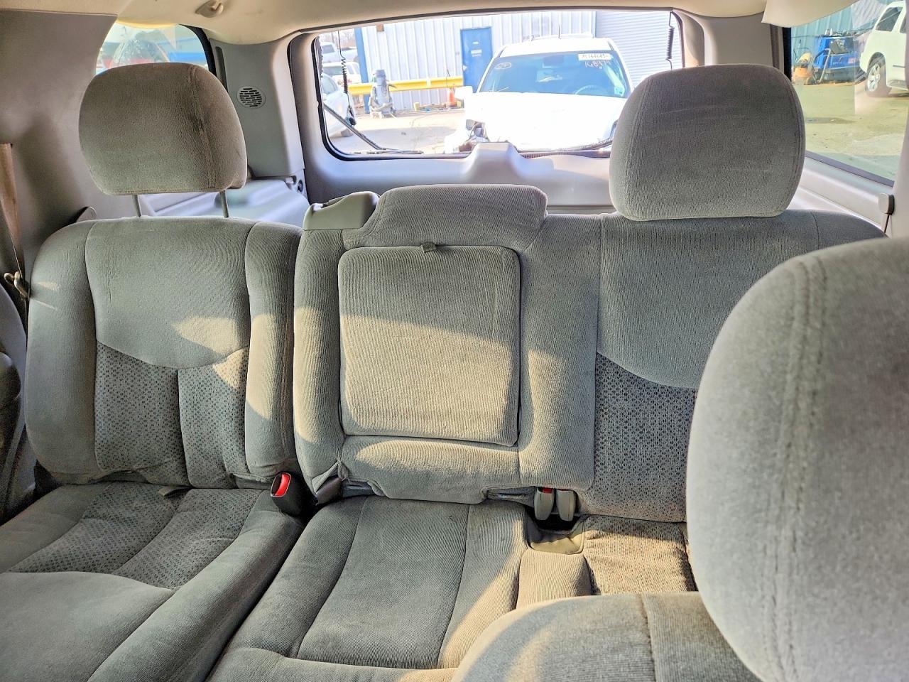2004 CHEVROLET Tahoe