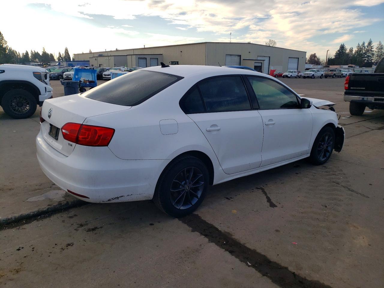 2011 VOLKSWAGEN JETTA