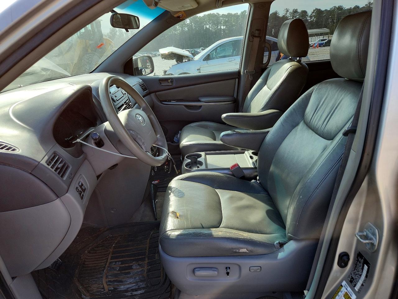 2009 TOYOTA SIENNA