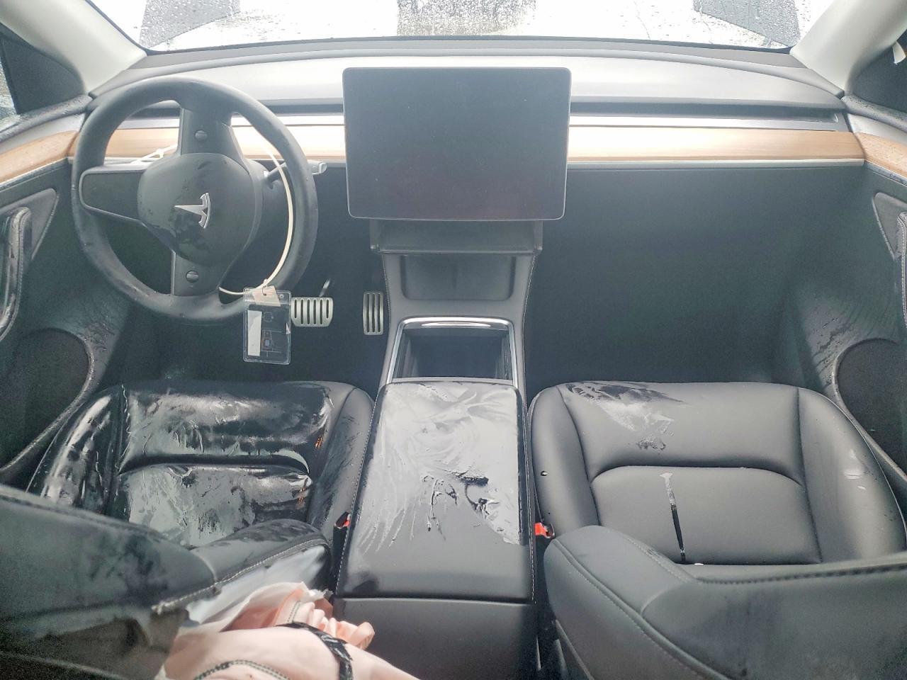2025 TESLA MODEL Y