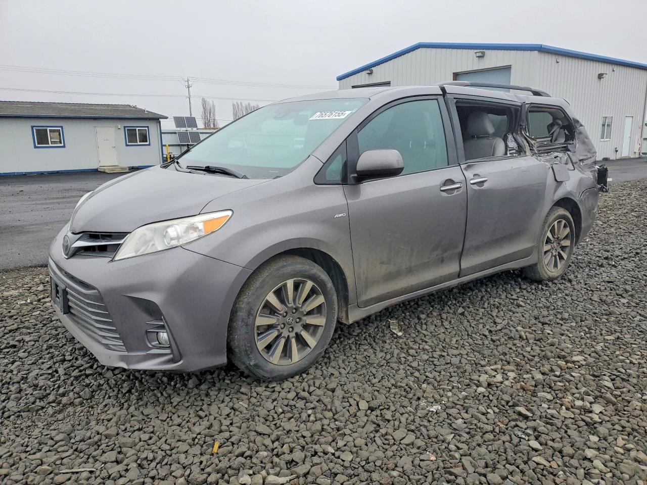 2018 TOYOTA SIENNA