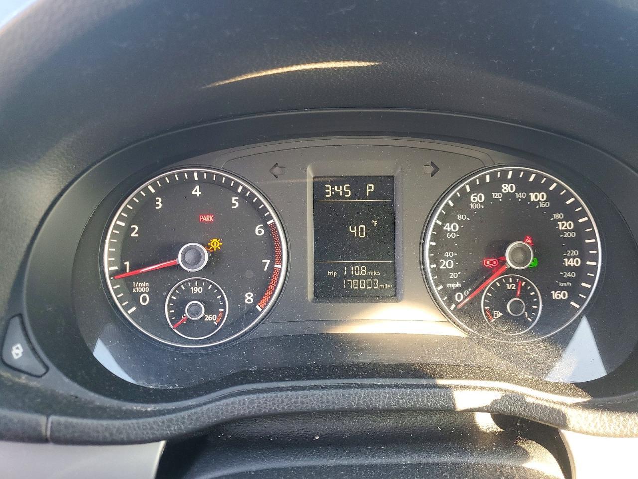 2012 VOLKSWAGEN Passat