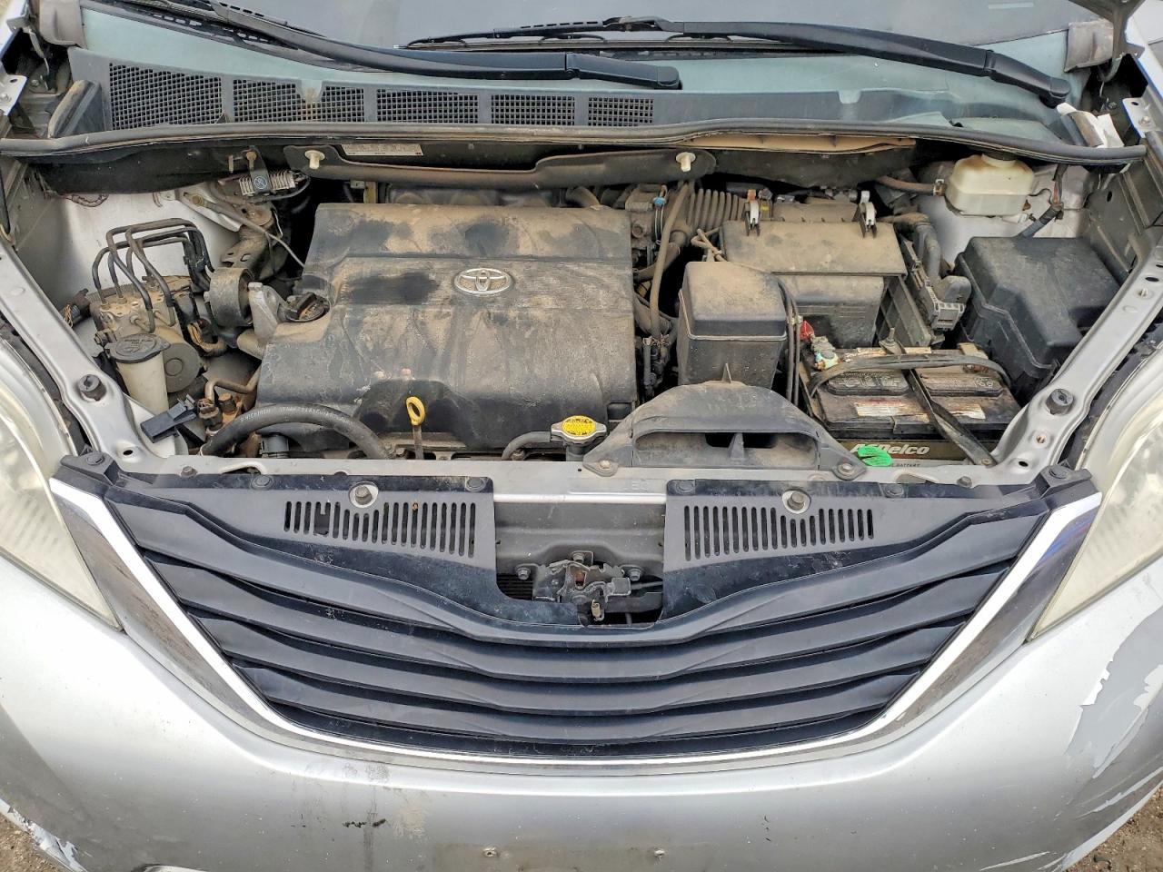 2012 TOYOTA SIENNA