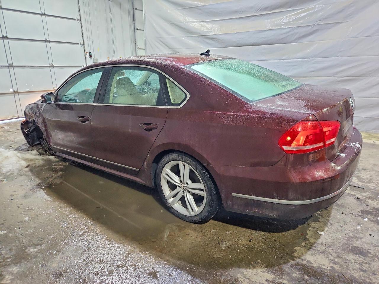 2013 VOLKSWAGEN Passat