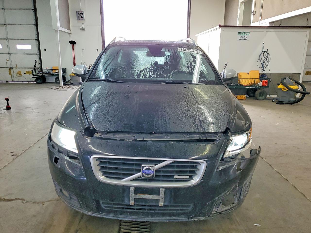 2010 VOLVO V50