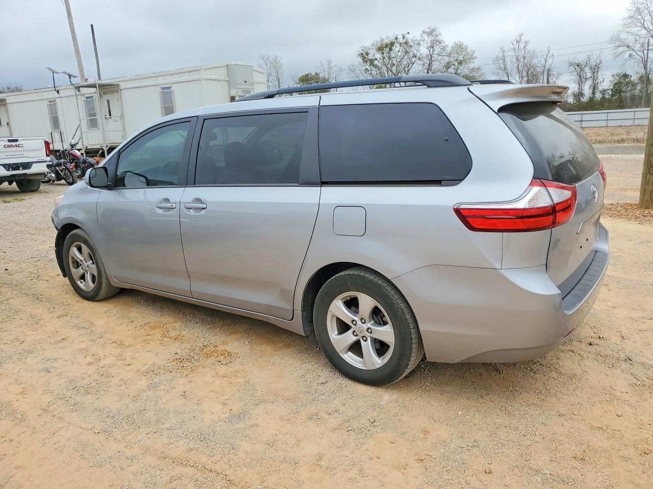2016 TOYOTA SIENNA